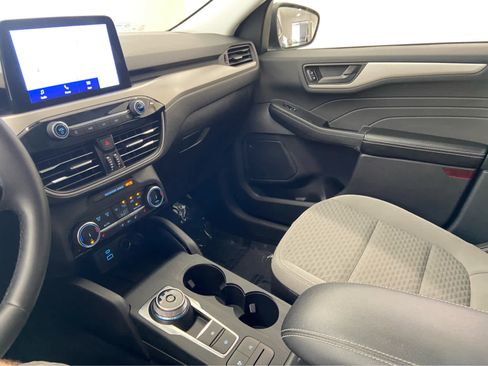 Used 2022 Ford Escape SE w/ SE Sport Appearance Package image 34