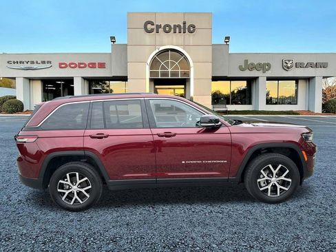 Used 2024 Jeep Grand Cherokee Limited AWD/4WD image 2