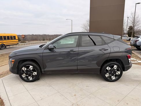 Used 2024 Hyundai Kona SEL image 2