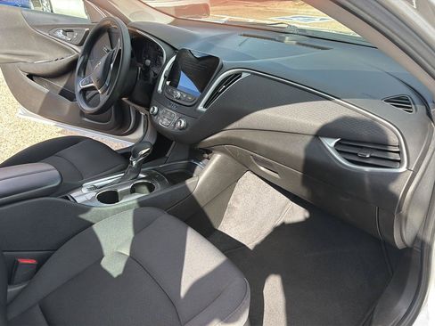 Used 2022 Chevrolet Malibu LT FWD image 19