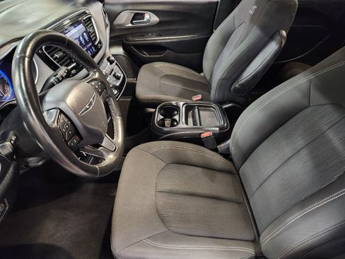 Used 2019 Chrysler Pacifica Touring Plus w/ S Appearance Package FWD image 28