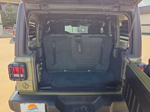 Used 2025 Jeep Wrangler Sport AWD/4WD image 18