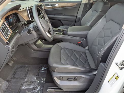 Used 2025 Volkswagen Atlas SE image 20