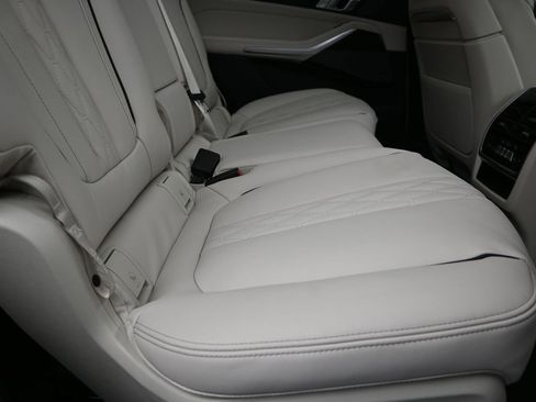 New 2026 BMW X7 M60i image 23