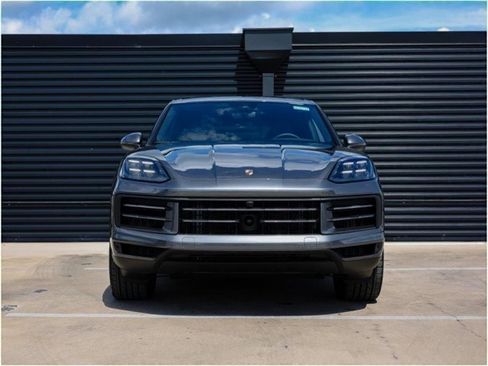 New 2025 Porsche Cayenne image 10