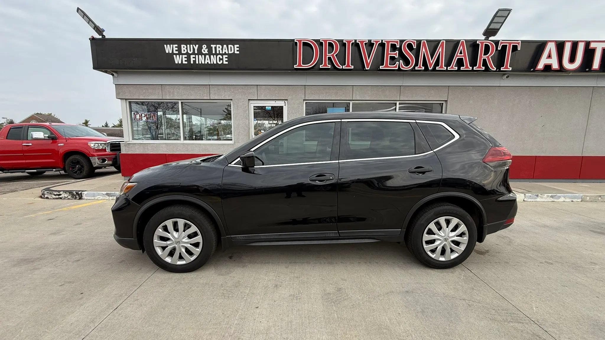 Used 2019 Nissan Rogue S FWD image 6
