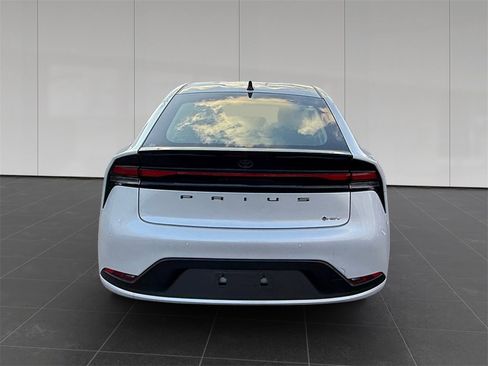 New 2026 Toyota Prius LE image 4