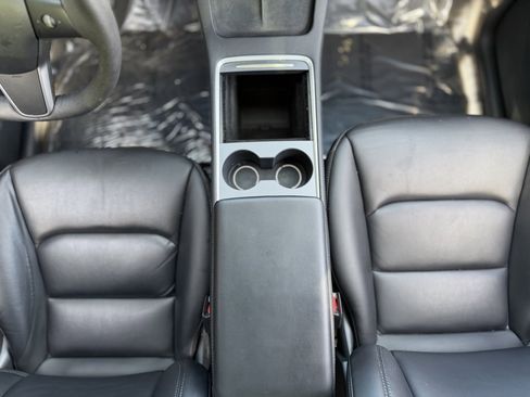 Used 2022 Tesla Model Y Performance image 46