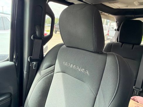 Used 2021 Jeep Wrangler Unlimited Sahara AWD/4WD image 9