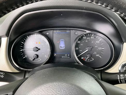 Used 2021 Nissan Rogue Sport SV w/ Technology Package FWD image 12