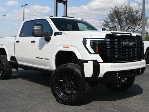 Used 2025 GMC Sierra 2500 Denali Ultimate image 2