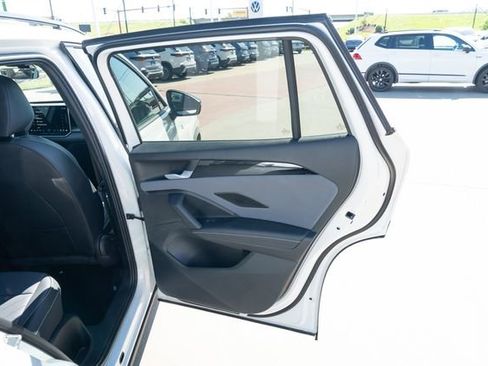 New 2026 Volkswagen Tiguan SE R-Line FWD image 15