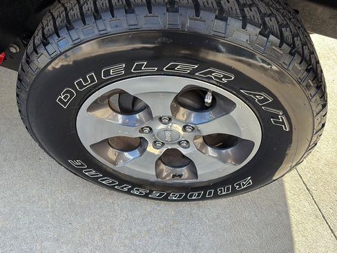 Used 2017 Jeep Wrangler Unlimited Sahara image 4