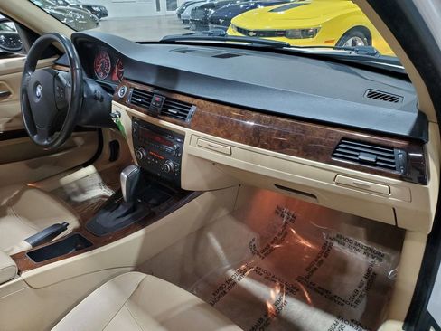 Used 2010 BMW 328i xDrive Sedan image 14