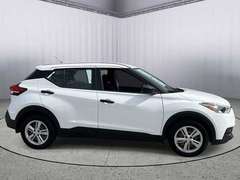 Used 2020 Nissan Kicks S FWD image 6