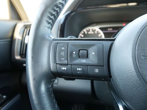 Used 2023 Nissan Pathfinder SL w/ Lighting Package (N92) image 23