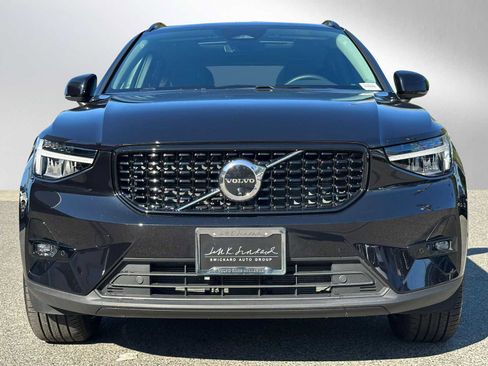 Used 2025 Volvo XC40 B5 Plus w/ Climate Package image 2