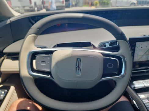 New 2025 Lincoln Nautilus Premier image 32