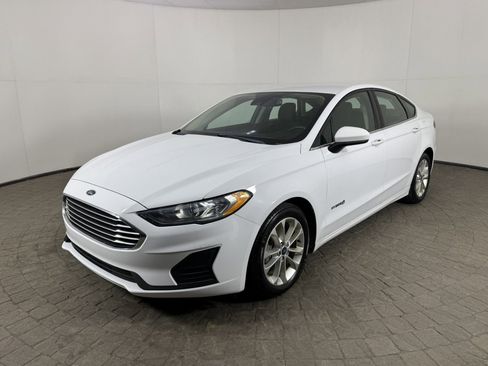 Used 2019 Ford Fusion SE FWD image 3