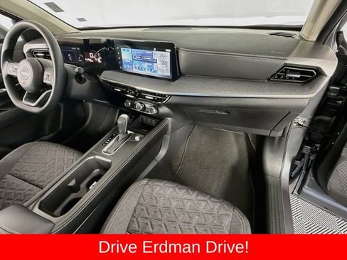 Used 2025 Nissan Kicks SV AWD/4WD image 25