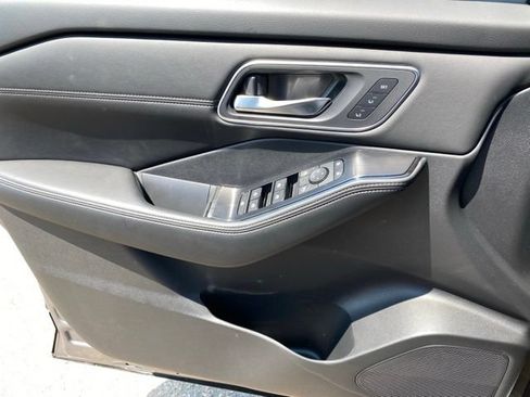 New 2026 Nissan Rogue Platinum AWD/4WD image 13