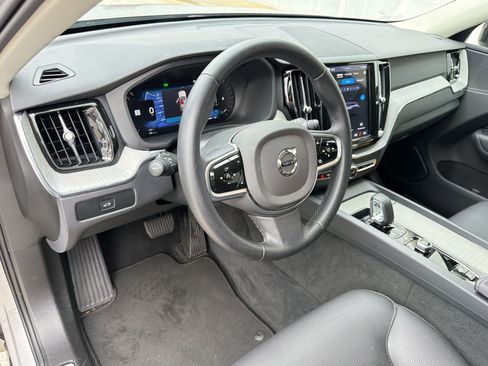 Certified 2025 Volvo XC60 B5 Plus image 4