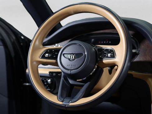 Used 2023 Bentley Bentayga Extended Wheelbase AWD/4WD image 39