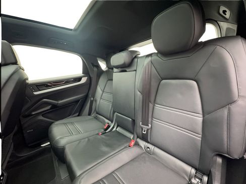 Used 2024 Porsche Cayenne Coupe AWD/4WD image 25