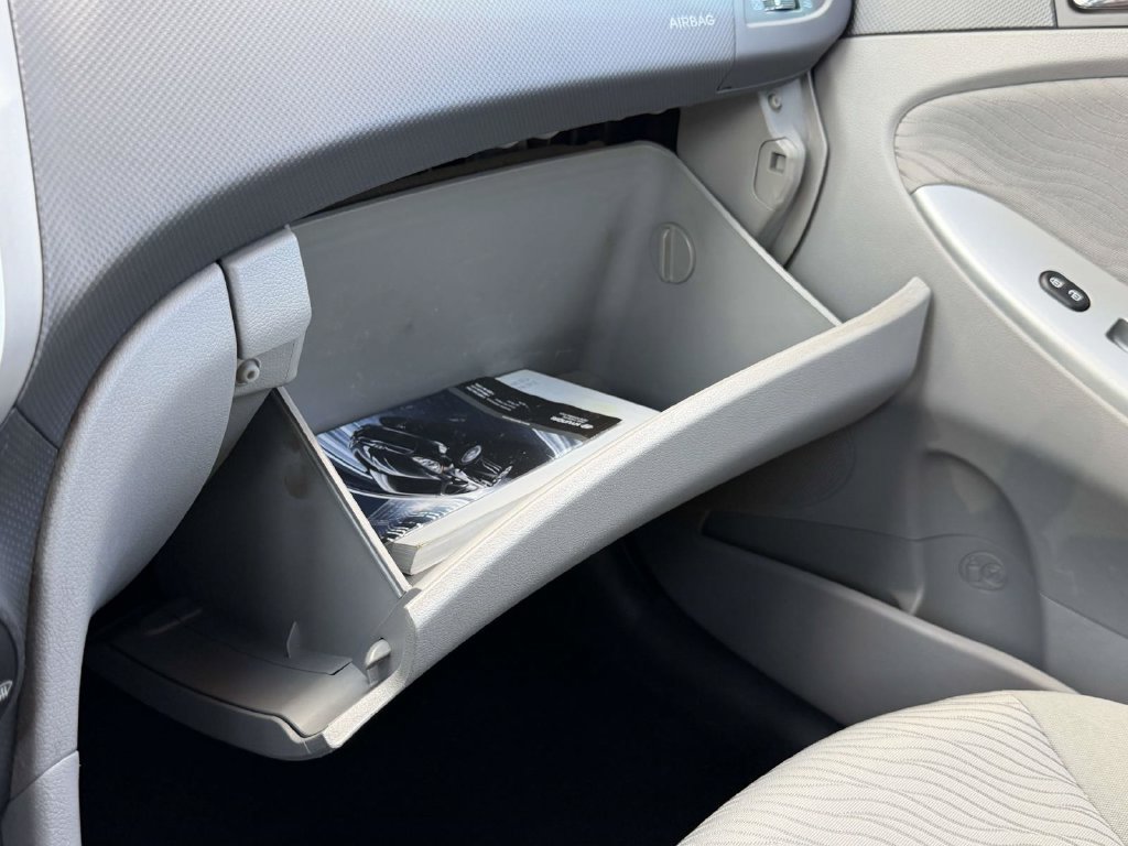 Used 2013 Hyundai Accent GLS w/ Premium Pkg FWD image 39