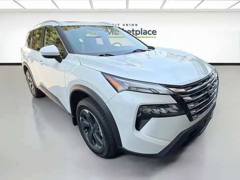 Used 2024 Nissan Rogue SV w/ SV Premium Package FWD image 1