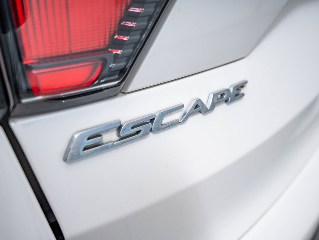 Used 2018 Ford Escape Titanium FWD image 15
