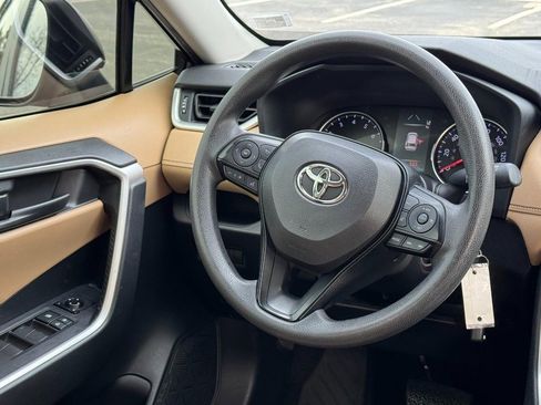 Used 2019 Toyota RAV4 LE image 14