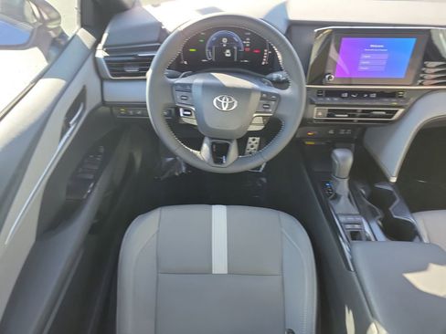 Used 2025 Toyota Camry SE image 15