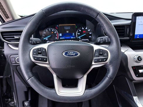 Used 2023 Ford Explorer XLT w/ Equipment Group 202A AWD/4WD image 32