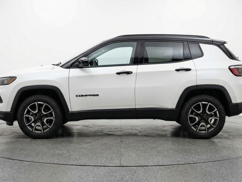 Used 2025 Jeep Compass Trailhawk AWD/4WD image 5