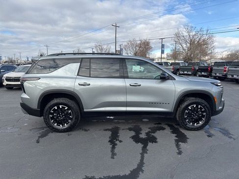 Used 2024 Chevrolet Traverse Z71 image 8