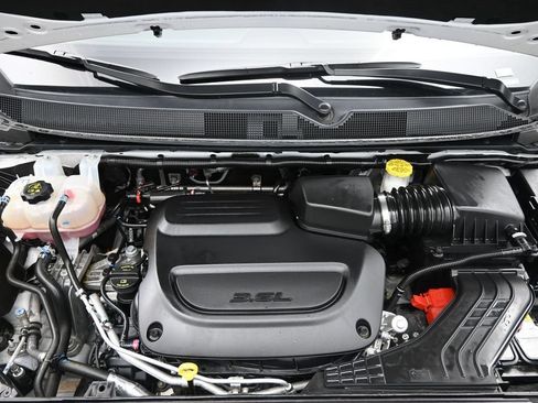 Used 2025 Chrysler Pacifica Limited FWD image 41
