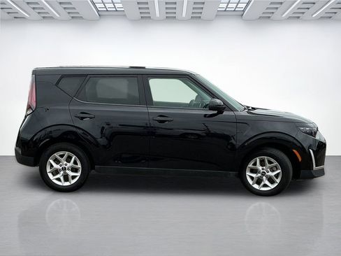 Used 2024 Kia Soul LX w/ Option Group 015 FWD image 4