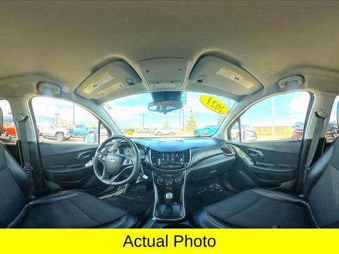 Used 2021 Chevrolet Trax LT image 36