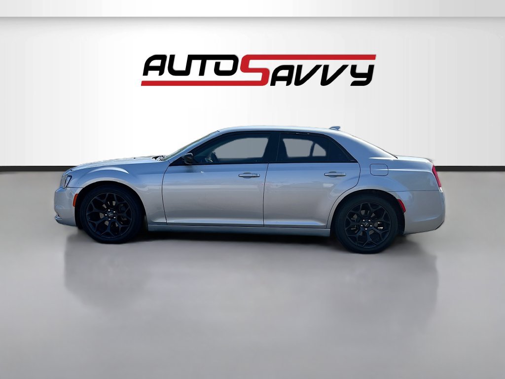 Used 2019 Chrysler 300 Touring w/ Sport Appearance Package RWD image 4