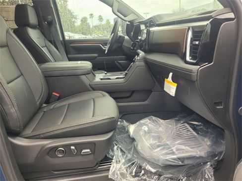 New 2025 GMC Sierra 2500 Denali w/ Denali Reserve Package image 17