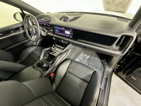 Used 2025 Porsche Cayenne Turbo image 20