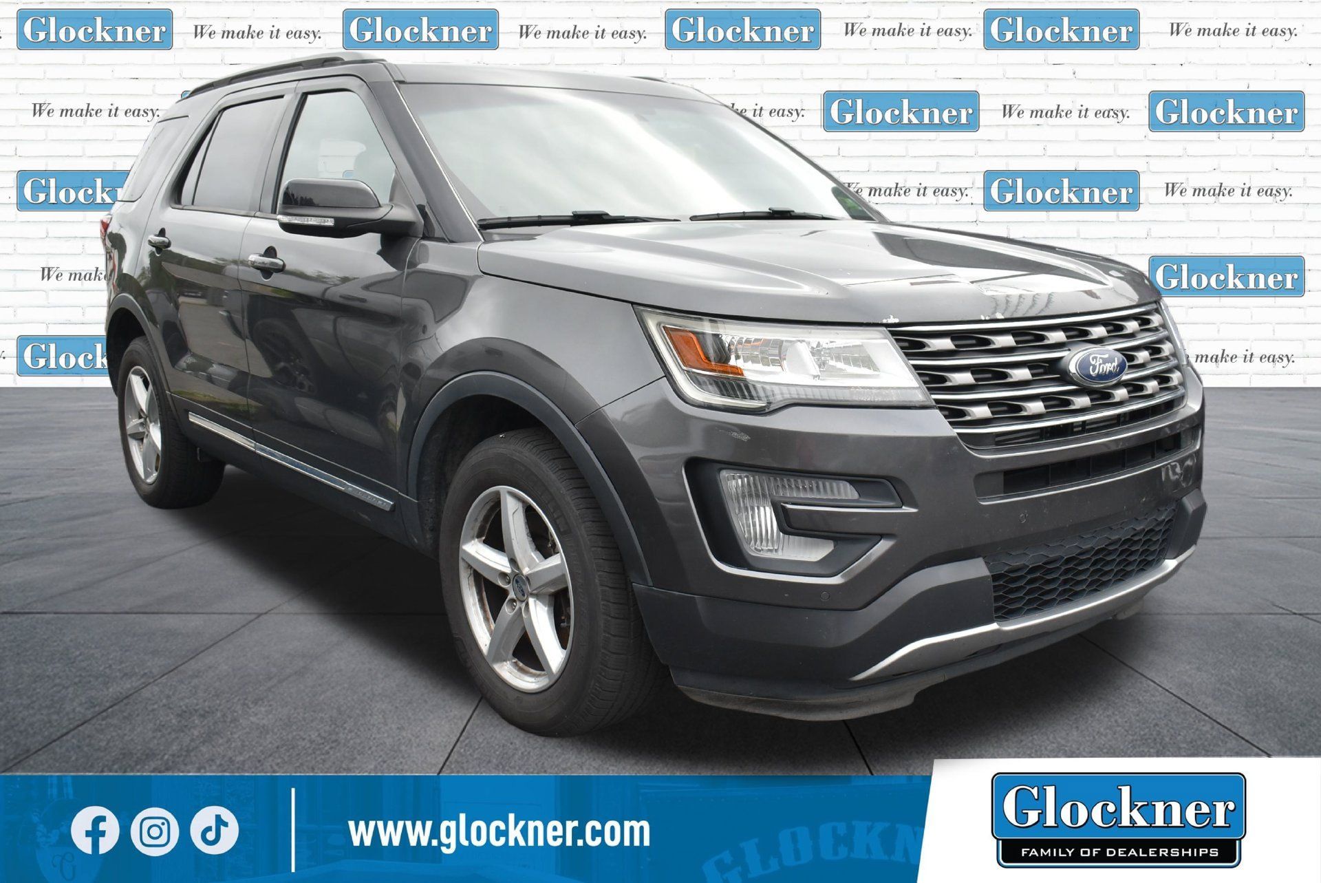 Used 2017 Ford Explorer XLT w/ Equipment Group 202A AWD/4WD image 3