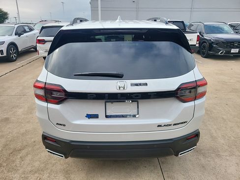 New 2025 Honda Pilot Black Edition image 8