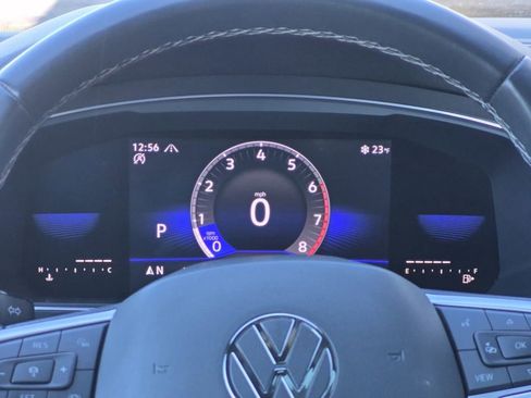 Used 2022 Volkswagen Tiguan SE image 16