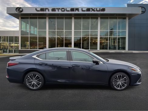 Used 2022 Lexus ES 350 w/ Premium Package image 2