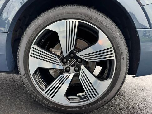 Used 2021 Audi e-tron Prestige w/ Prestige Package image 19