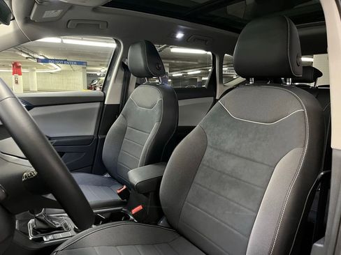 Used 2023 Volkswagen Taos SE w/ Panoramic Sunroof Package AWD/4WD image 18