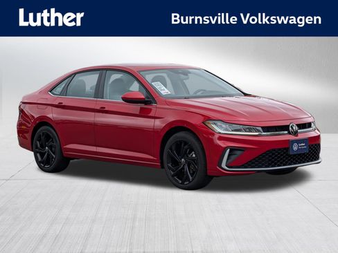 Used 2025 Volkswagen Jetta SE FWD image 1