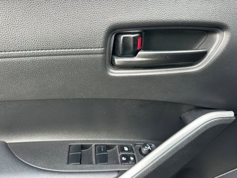 Used 2022 Toyota Corolla Cross LE image 8